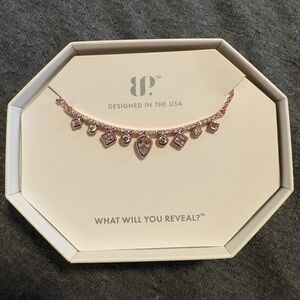 Radiant Gold Pendant Necklace with Intricate Detailing